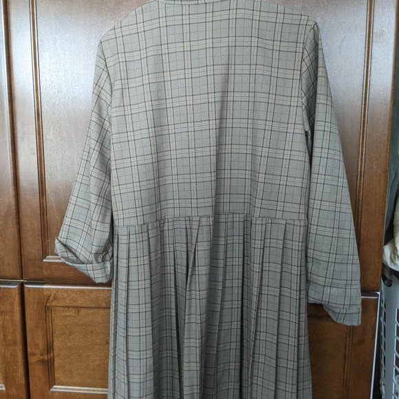 Plaid Pleated shirtdress - Picture 8 of 9